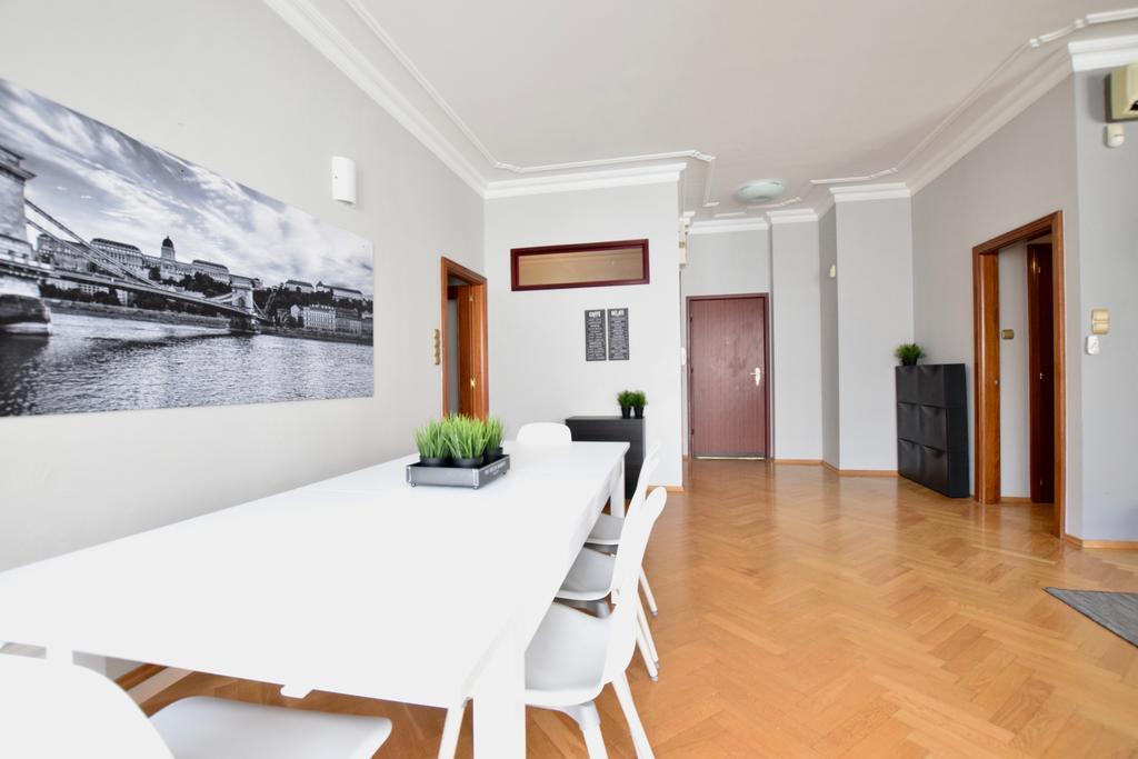 Standerd Apartment By Hi5 - Lovag Family Suites Budapest Exterior photo